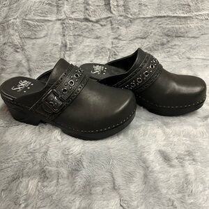 Sofft - Carrie Anne Heeled Clogs - Black - Size 7 - Pre-owned Condition
